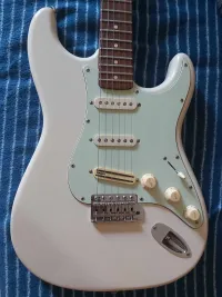 Fenix Stratocaster E-Gitarre [August 4, 2023, 4:43 pm]