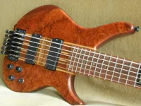 Kézzel készített Headless EMG Bass guitar [January 16, 2024, 3:08 pm]