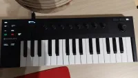 Native Instruments Komplete Kontrol M32 MIDI klávesnica [November 28, 2023, 9:14 am]