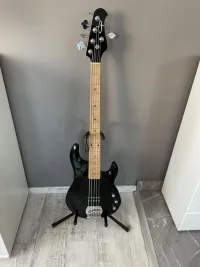 OLP MM3 Stingray 5 Bass guitar [March 18, 2024, 10:40 pm]