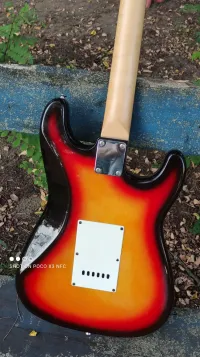 Levin Stratocaster Korea Guitarra eléctrica para zurdos [March 13, 2024, 9:46 am]