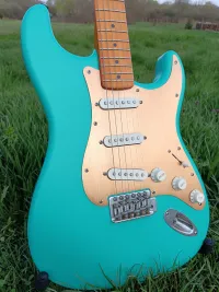 Squier 40th Anniversary Vintage Stratocaster Electric guitar [March 22, 2024, 1:26 am]