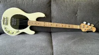 Music Man StingRay 3 EQ Bass guitar [April 18, 2024, 10:32 am]