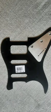 Allparts Fender strat Pickguard [April 22, 2024, 10:06 pm]