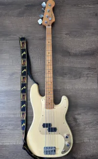 Squier Precision Bass - 40th Anniversary Bass Gitarre [Day before yesterday, 11:27 am]