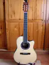 Uniwell LO300C Electro-acoustic classic guitar [April 11, 2013, 6:33 pm]