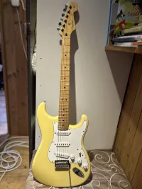 Fender Fender Player Stratocaster-Buttercream Elektrická gitara [May 23, 2024, 3:35 pm]