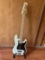 Squier Affinity Bass Gitarre [July 22, 2024, 1:43 am]
