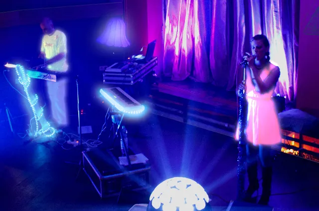 Positron: A Lipcse környéki elektropop duo, amely átlépi a határokat