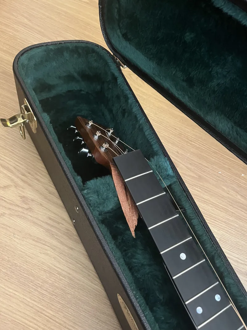 törött akusztikus gitár (Martin) nyak