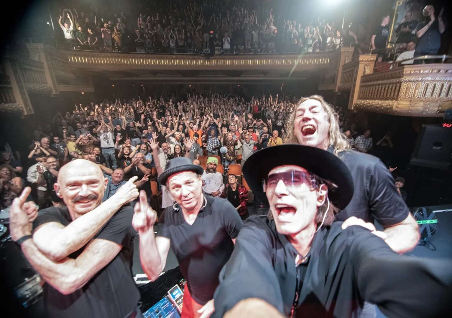 „A BEAT-ben a King Crimson zenéje a sztár, és nem mi” – Steve Vai-interjú