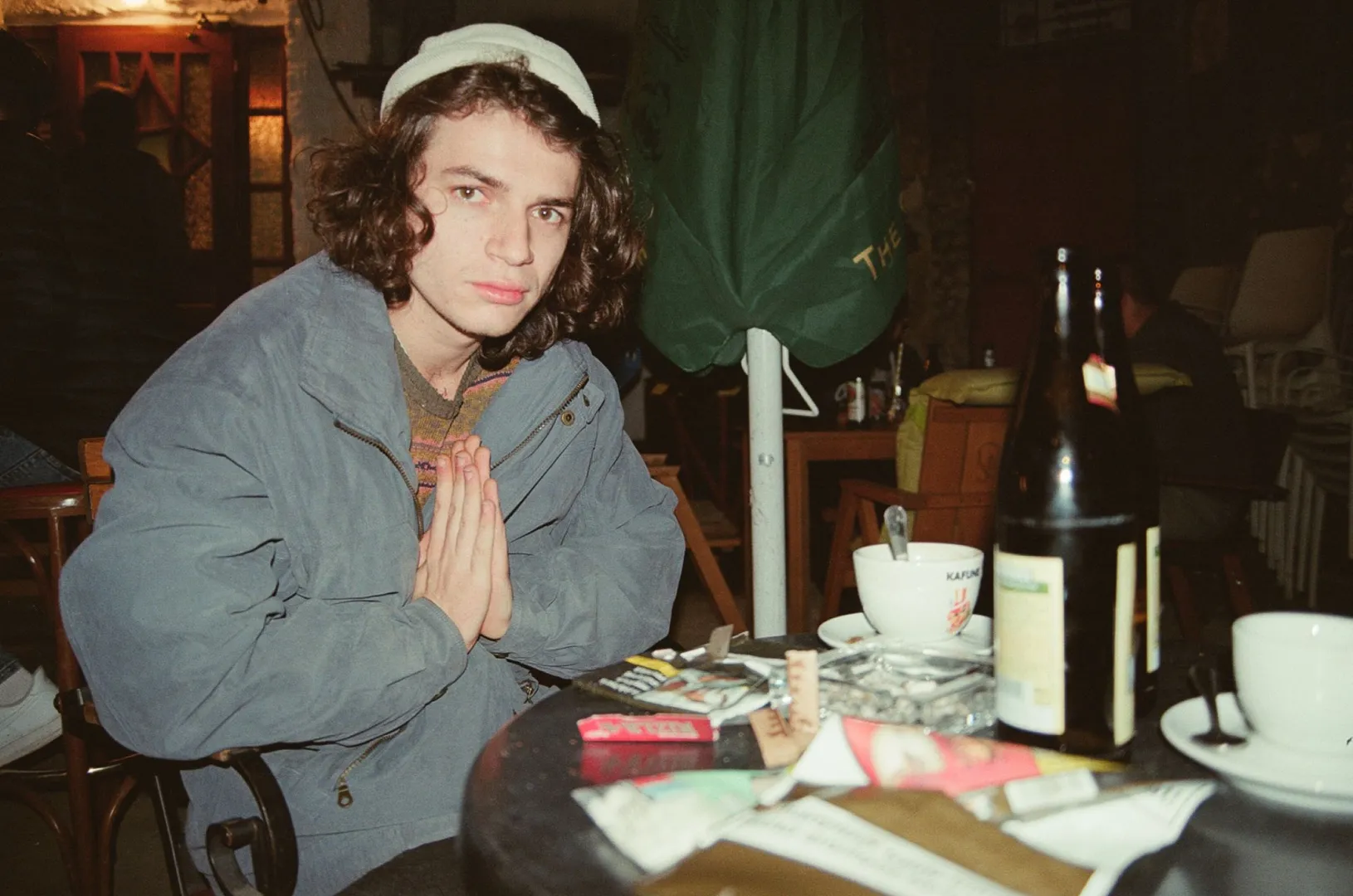 „A sötét éjben nem talállak” – Az Illés előtt tiszteleg új dalával Fodor Dávid – premier!