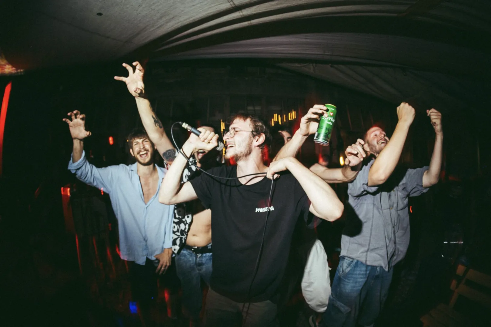 „A szövegeimet főleg csendre írom” – Dupla lemezpremier a Farseers kollektívától