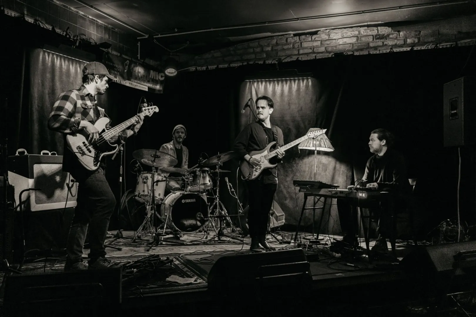 „Aki jazzt hallgat, annak nem jazz, aki rockzenét, annak mégiscsak az” – Magyarradar: Coco Macsek