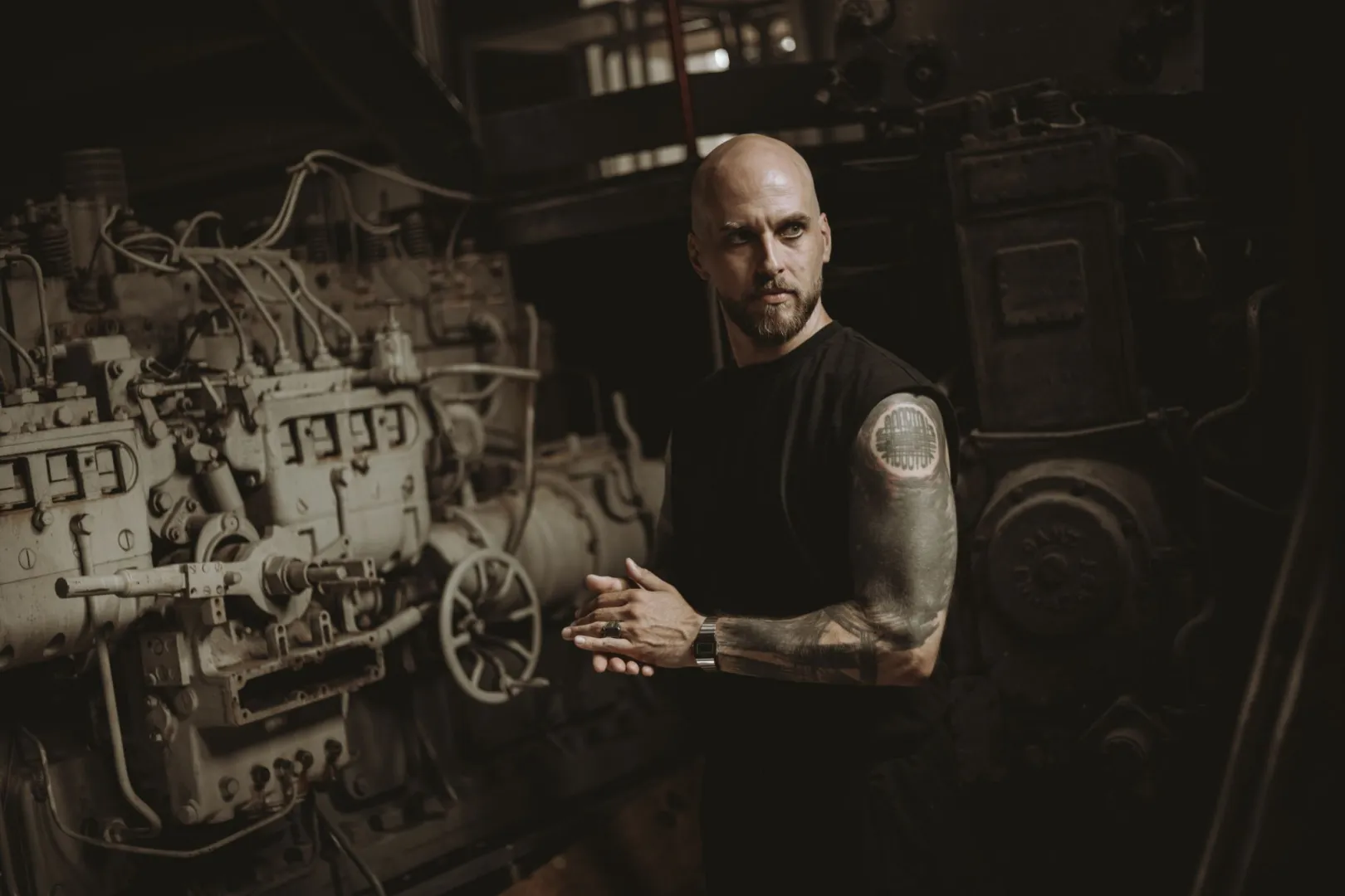 „Az apaság nekem olyan, mintha bevettem volna egy görcsoldót” – Man + Machine-interjú + premier