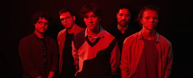 „Az elidegenedés anatómiája” - zuzmo: bársonyfotel dalpremier