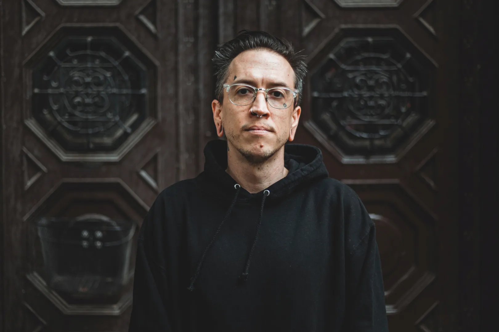 „Borzasztóan király volt a Bring Me The Horizonnal játszani” – Kókai Barni a Koncertsztorik podcastban