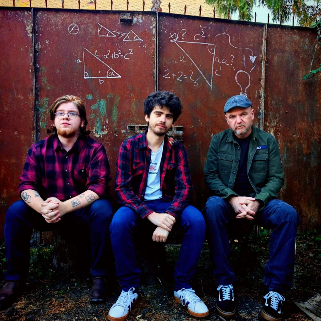 „Elvertem az összes BudaCash-t” – a vidékiek Budapest-élményéről szól a Semmi új dala