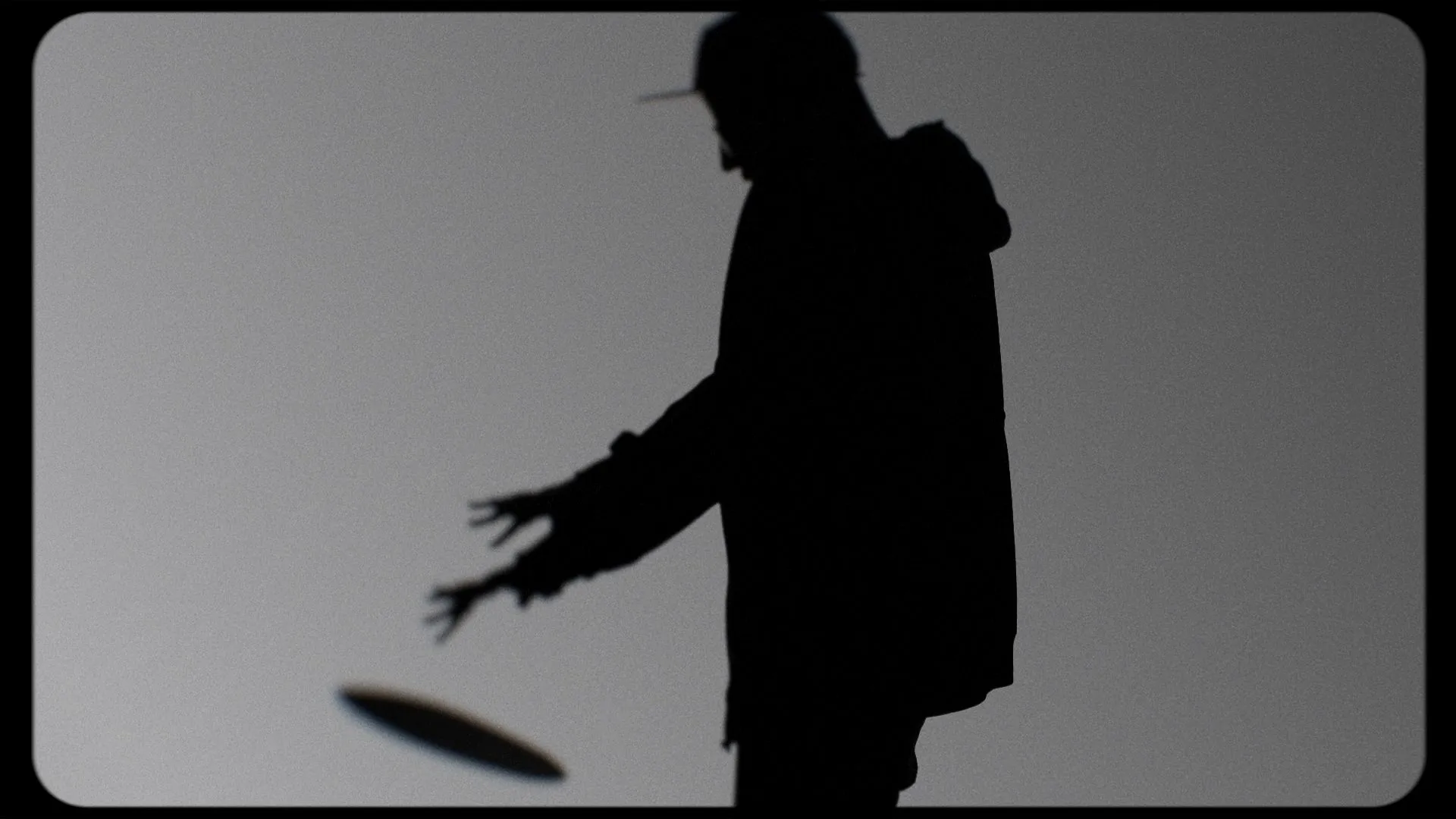 „Lazulj, új cool nemzedék!” – Sámáni magasságokba visz a Slow Village árnyjátékos klipje – premier!