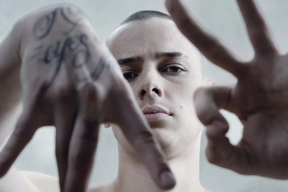 „Lesznek még botrányok, de jó úton haladok” – Pogány Induló-interjú