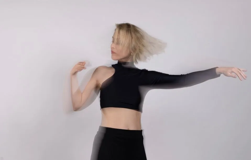 „Nagyon hiányzott már egy kis életigenlés” – NOIRA x ROSE MAY dalpremier: Some change
