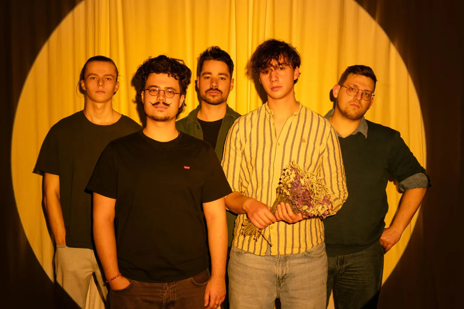 „Nem láttam a lentet félútnál” – Itt a zuzmo debütalbuma, a dolgok amik eszembe jutnak