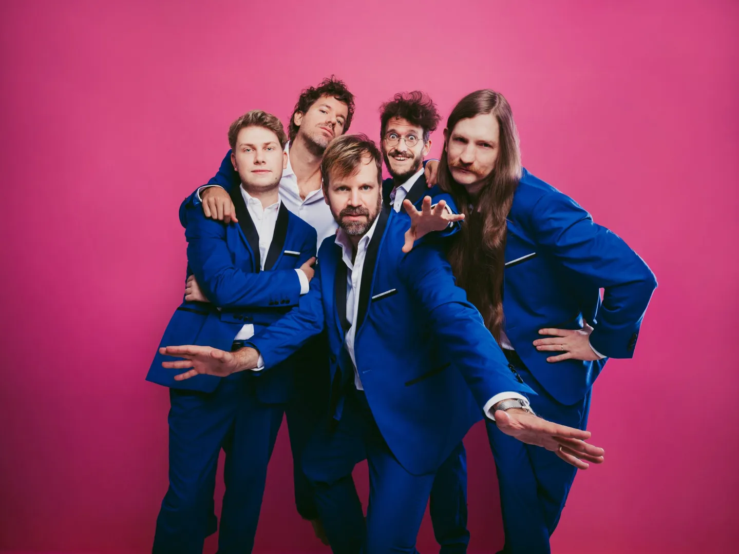 ,,Valahol a távolban valaki egy bárzongorára hamuzik éppen