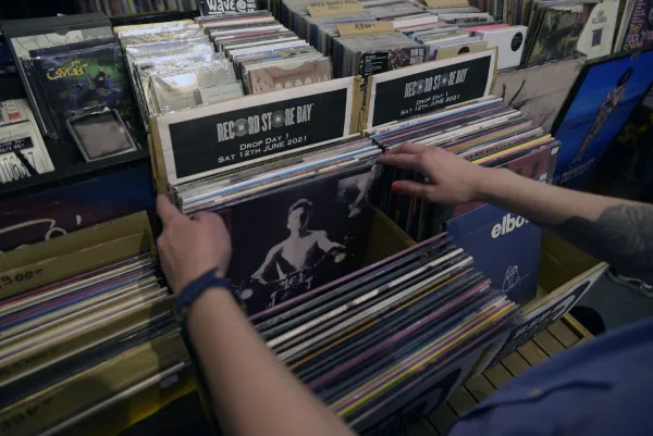 Hétvégén jön a lemezgyűjtők és a zeneőrültek ünnepe, a Record Store Day