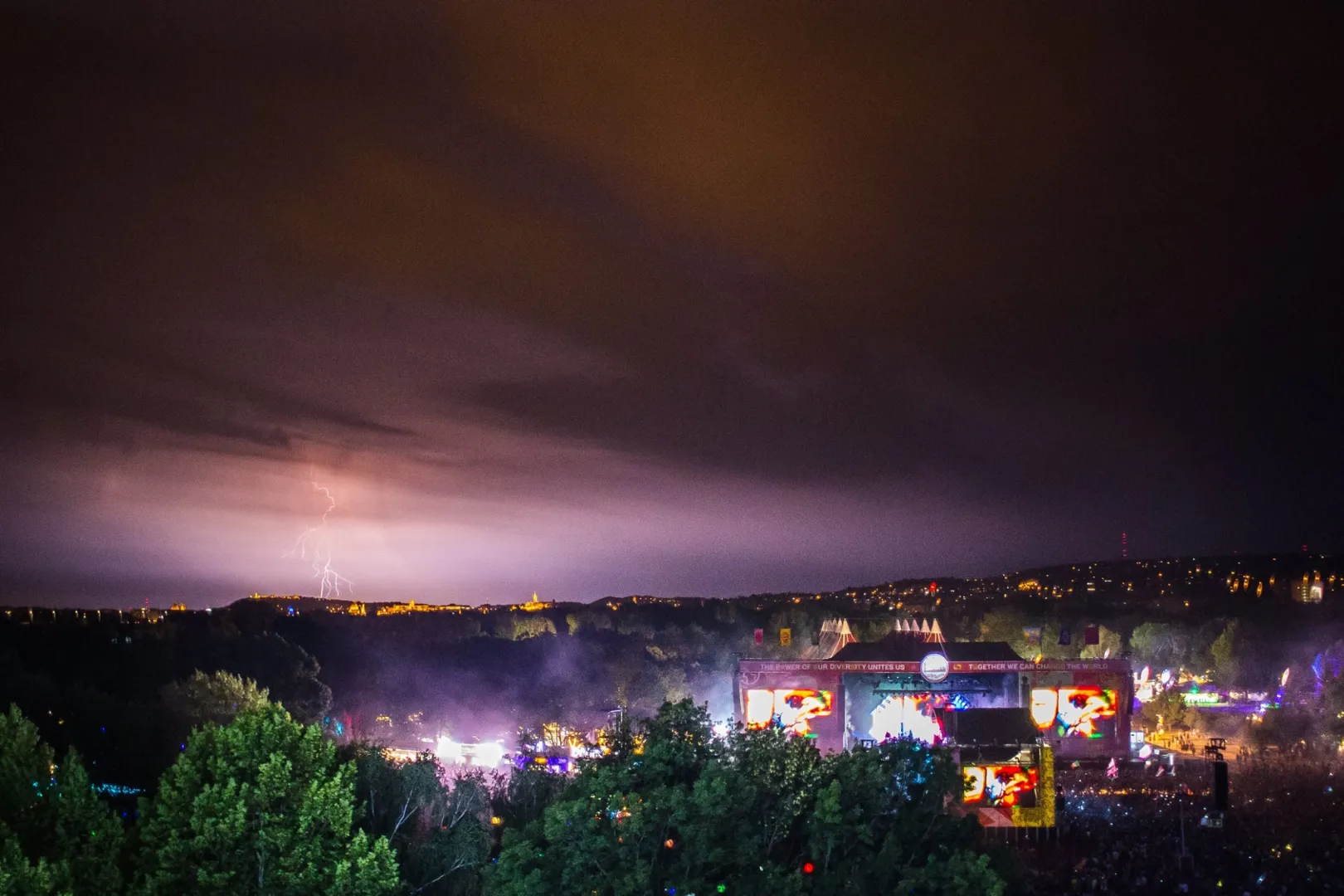 A Bikini legendás felvételével kezdett Skrillex a Szigeten