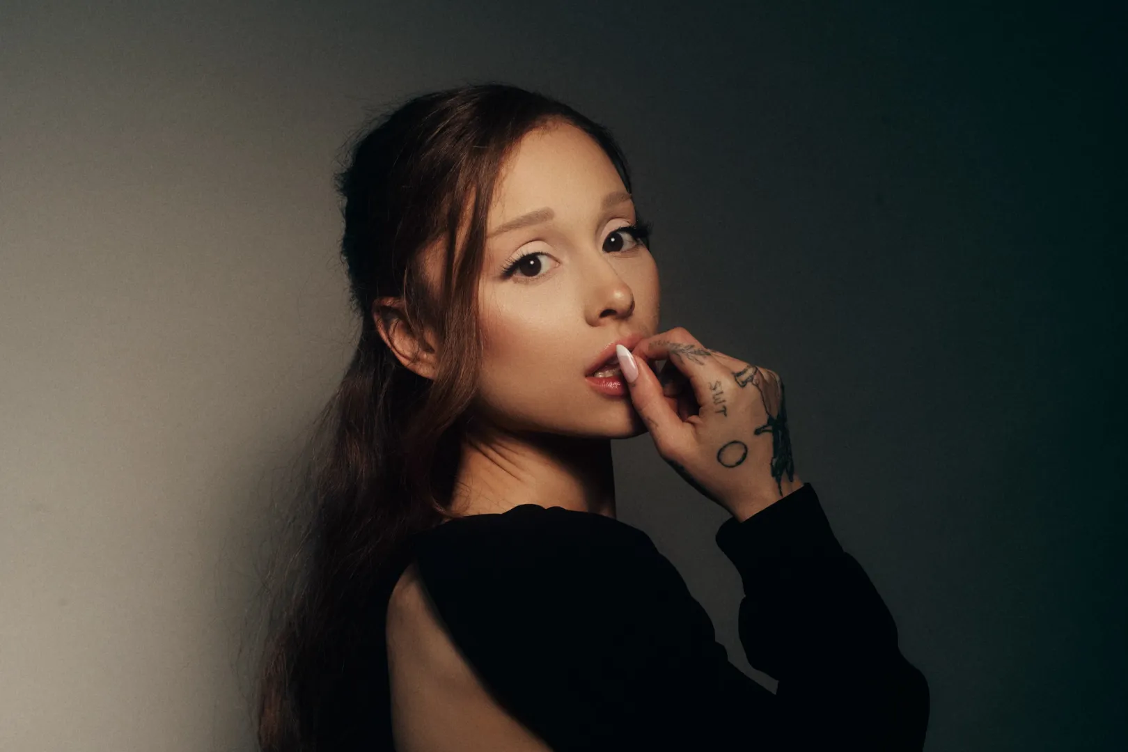 A düh nem mindig harap. Ariana Grande: petal (lemezkritika)