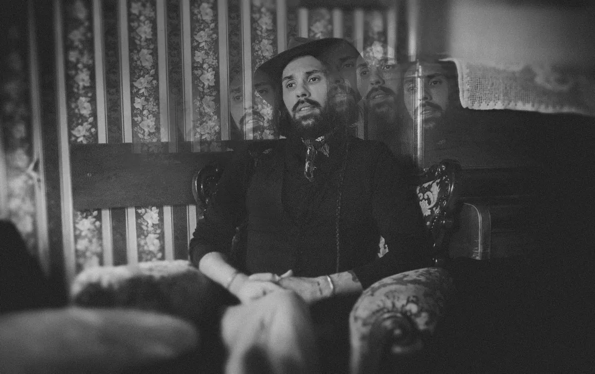 A felszabadulás nem elérhető. Laurine Frost: Maiden (lemezkritika)