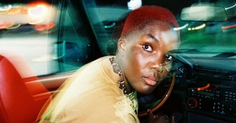 A gátlások nélküli önkifejezés filmzenéje – novemberben Arlo Parks Budapesten!