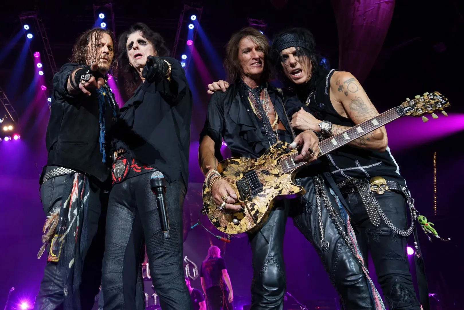 A rock ’n’ roll paródiája vagy az előtti tisztelgés? – ilyen volt a Hollywood Vampires az Arénában