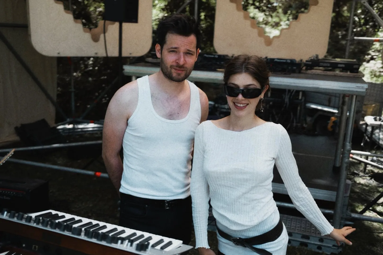 Alternatív pop karcosabban, kísérletezőbben – itt a Rút első nagylemeze!