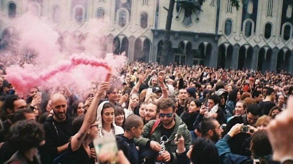 Bassiani és a grúz techno forradalom: zene, szabadság és társadalmi aktivizmus Tbilisziben