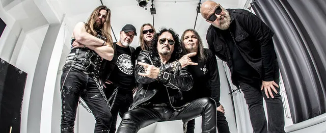 Bebetonozott hangközök, kiegyengetett énekdallamok