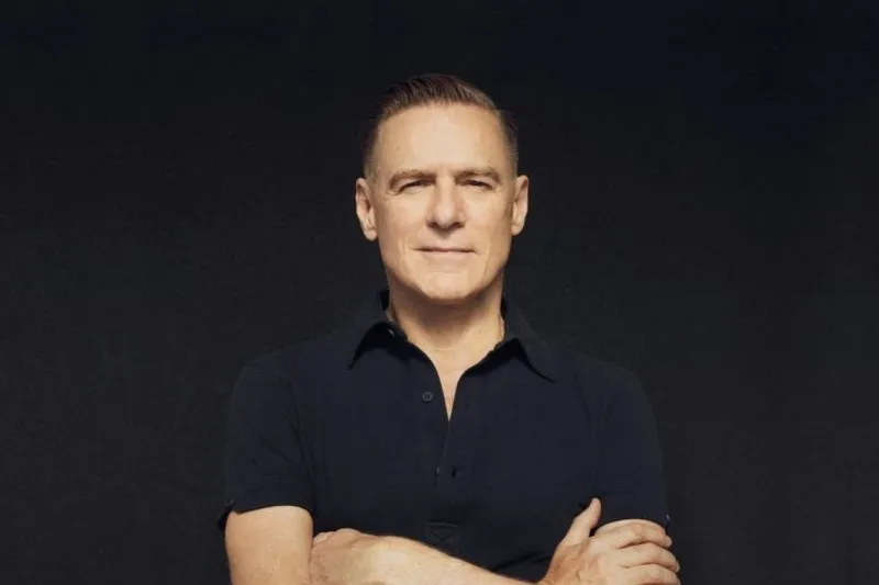 Bryan Adams állja az ütéseket