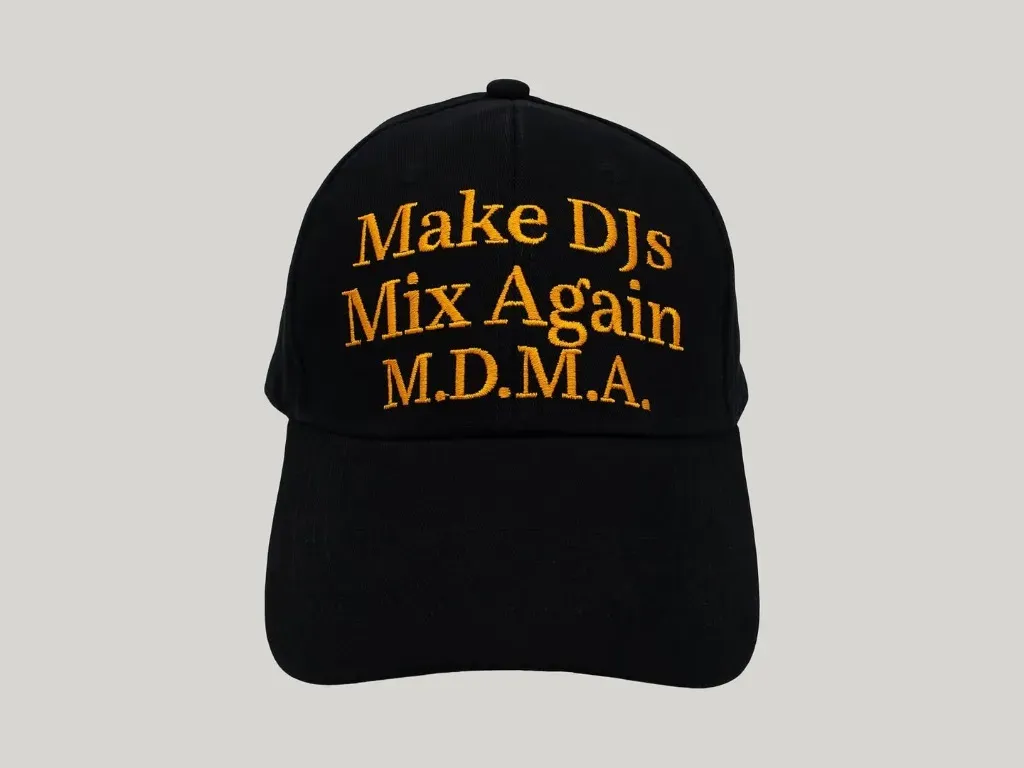 Cocoon Recordings új merchandise-őrülete: „Make DJs Mix Again – M.D.M.A.” sapka
