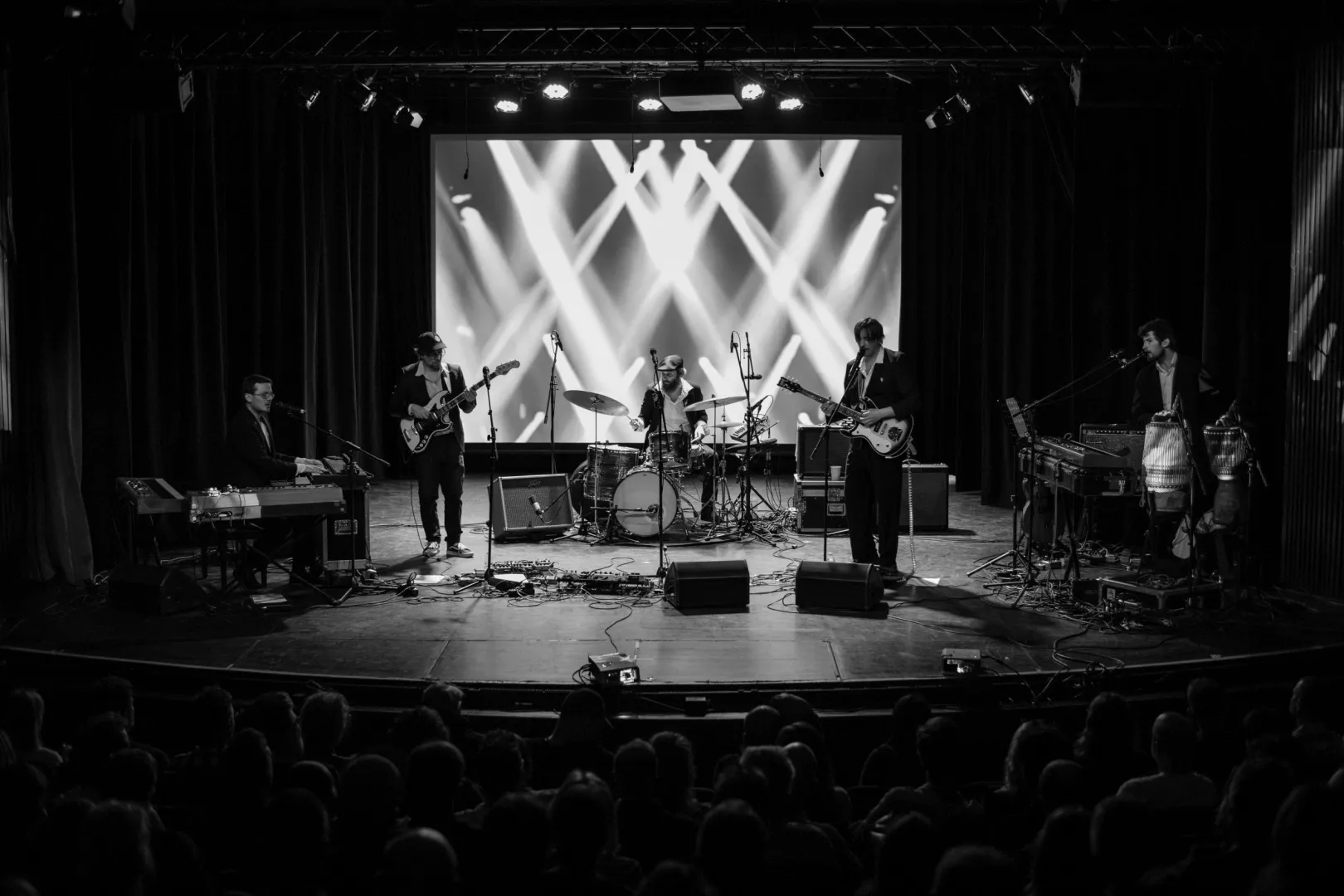 Coltrane 100, Qualitons-nagykoncert és határátlépő zenék az Újbuda Jazz Fesztiválon