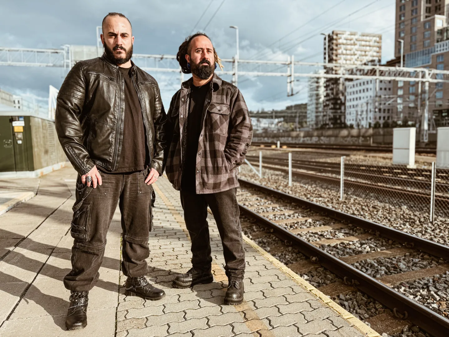 Confess - új kislemez a száműzetés és a blaszfémia vádak után