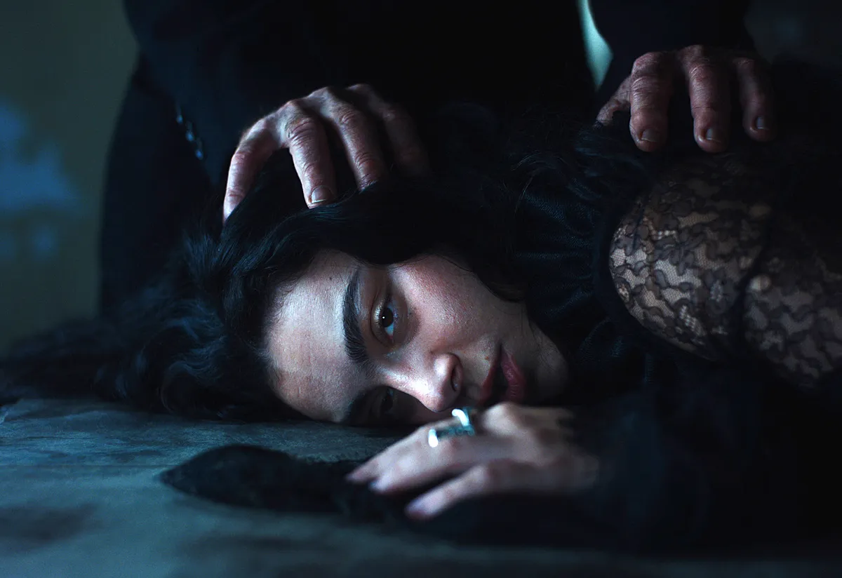 Elegánsan vadul. Charli xcx: Wuthering Heights (lemezkritika)