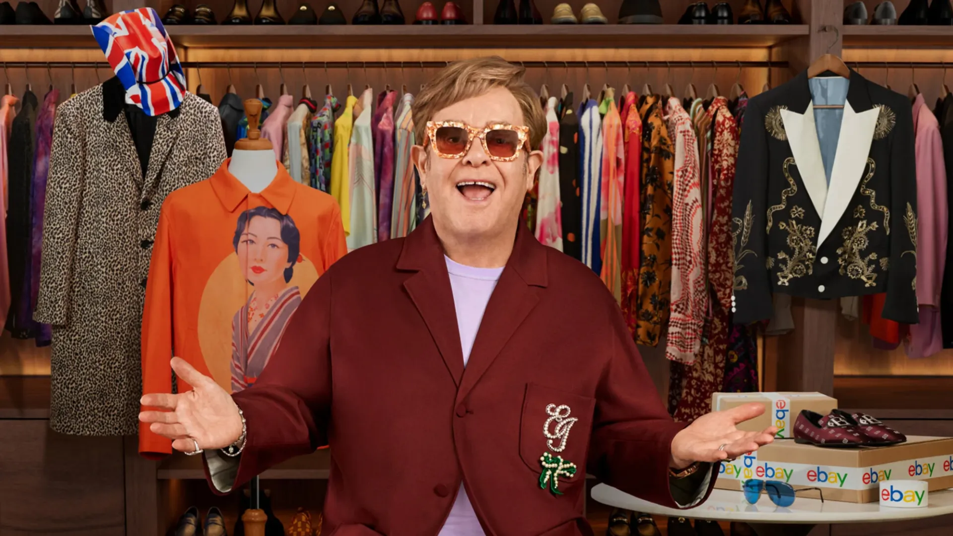 Elton John megválik ikonikus ruhái egy részétől