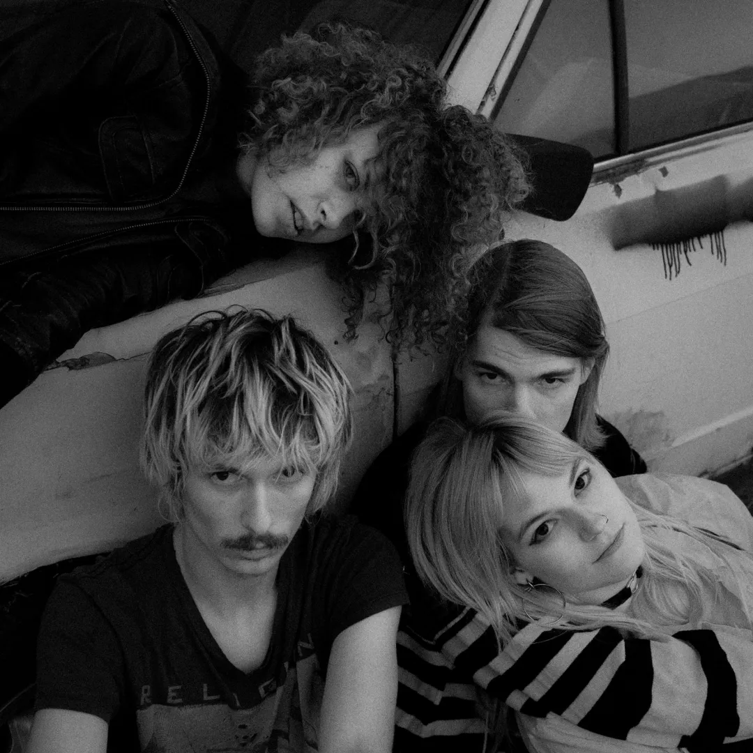 Grunge, shoegaze és magyar népdalok – itt a ShoeS első lemeze, a Resilio!