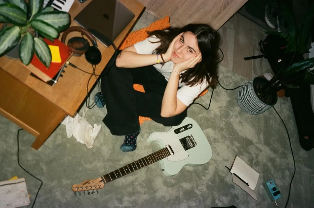 Ha mellém feküdnél, lassan levetném magamról ezeket a gátlásokat