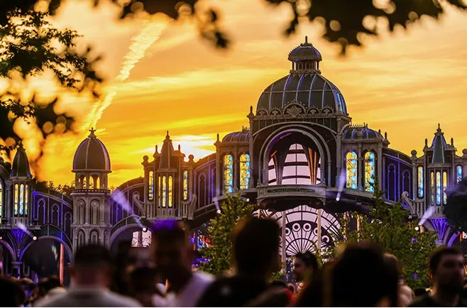 Két izraeli állampolgárt vettek őrizetbe „háborús bűncselekmények” miatt a Tomorrowland fesztivál után