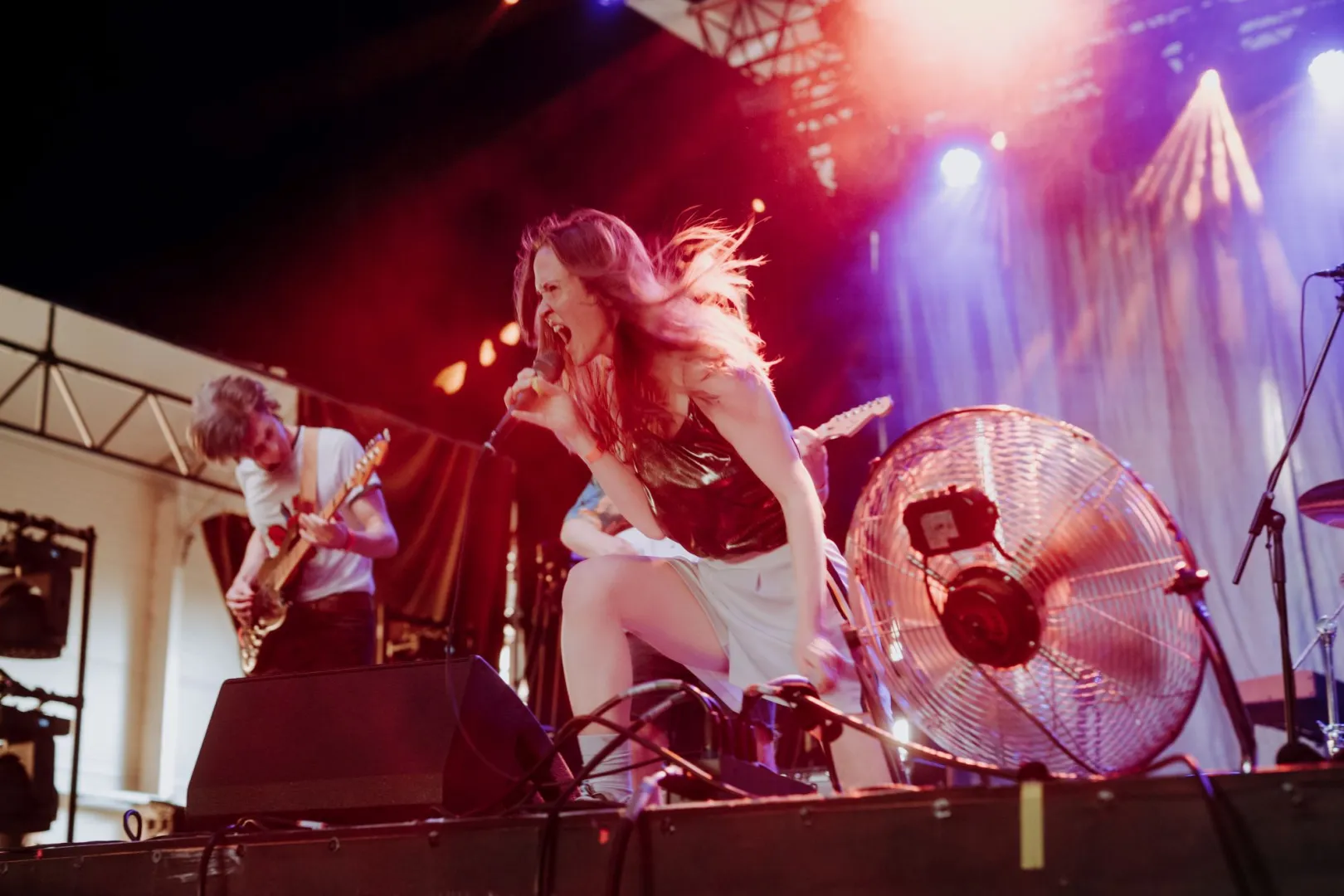 Kétség, vadság, kiszámíthatatlanság és vágy – itt a posztpunkos NANANA első nagylemeze