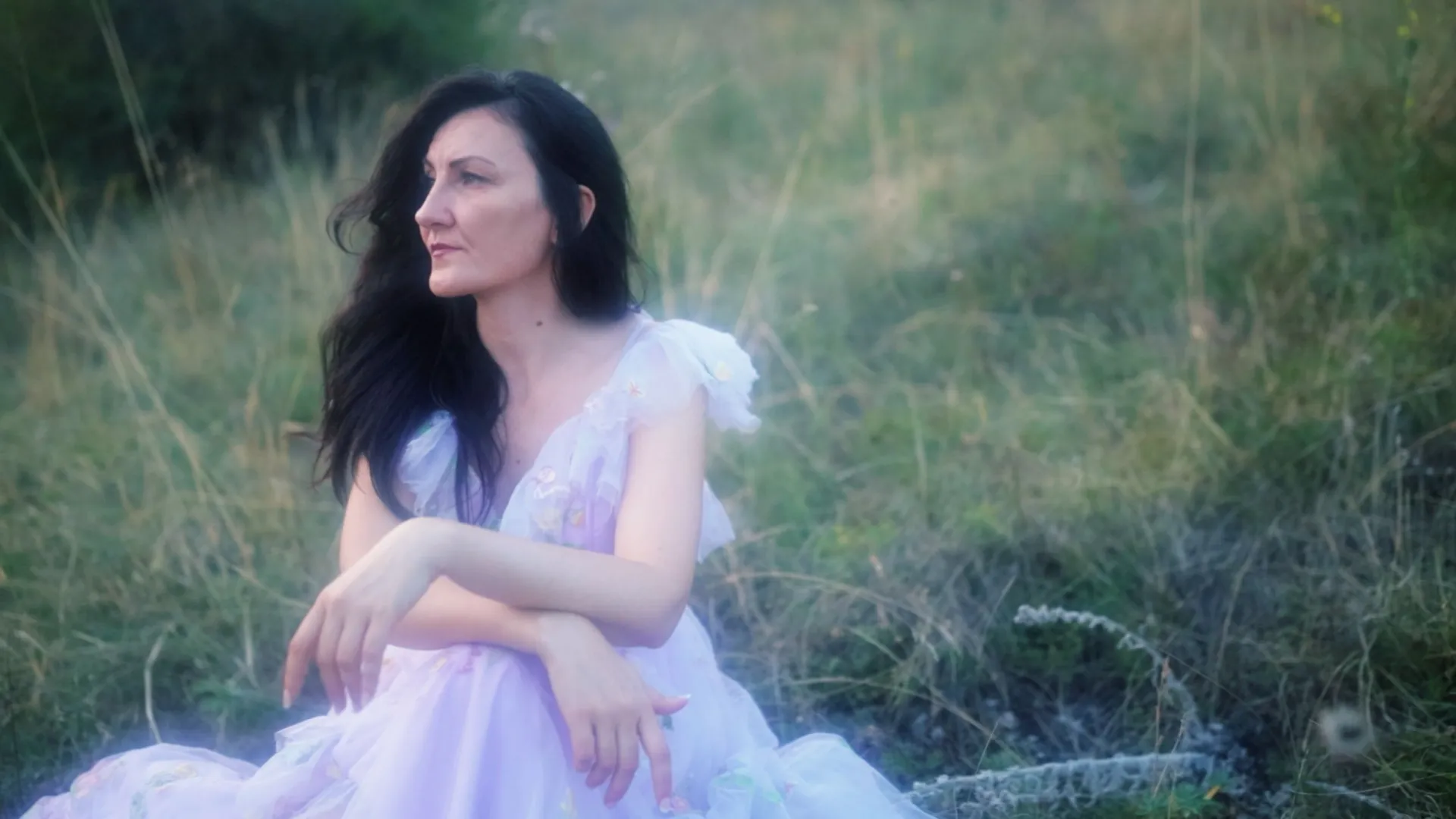 Kitörni az illúziókból – más arcát mutatja meg új klipjében a Cold Contrast: Illusions-premier