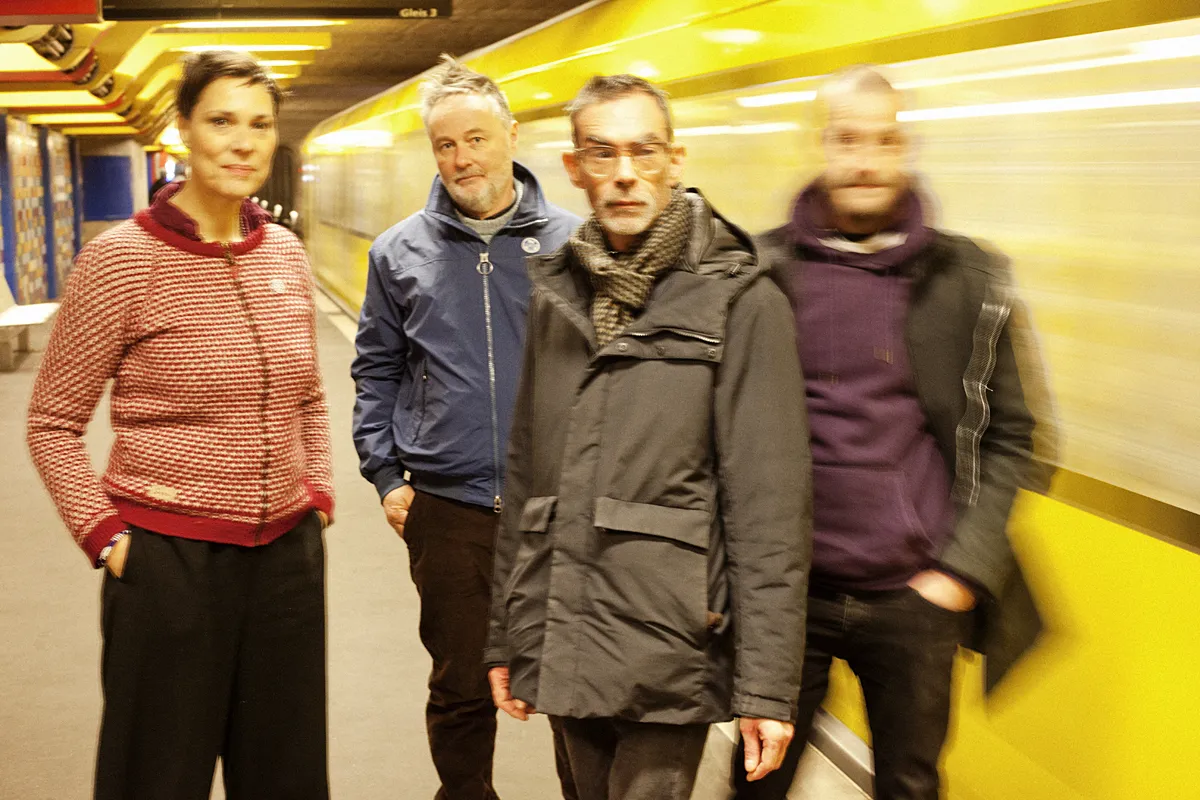 Komolyan fura cukiság. Stereolab