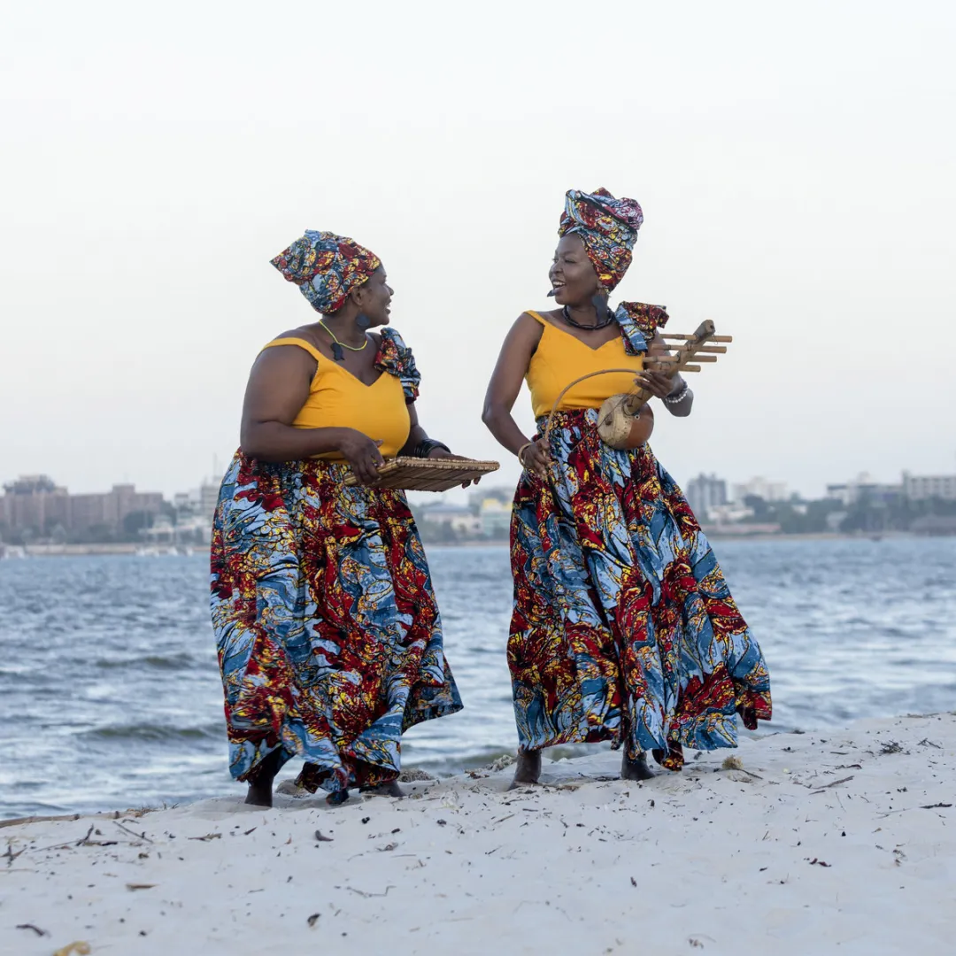 Megbabonázó egyszerűség és lelkesítő afropop. The Zawose Queens: Maisha (lemezkritika)