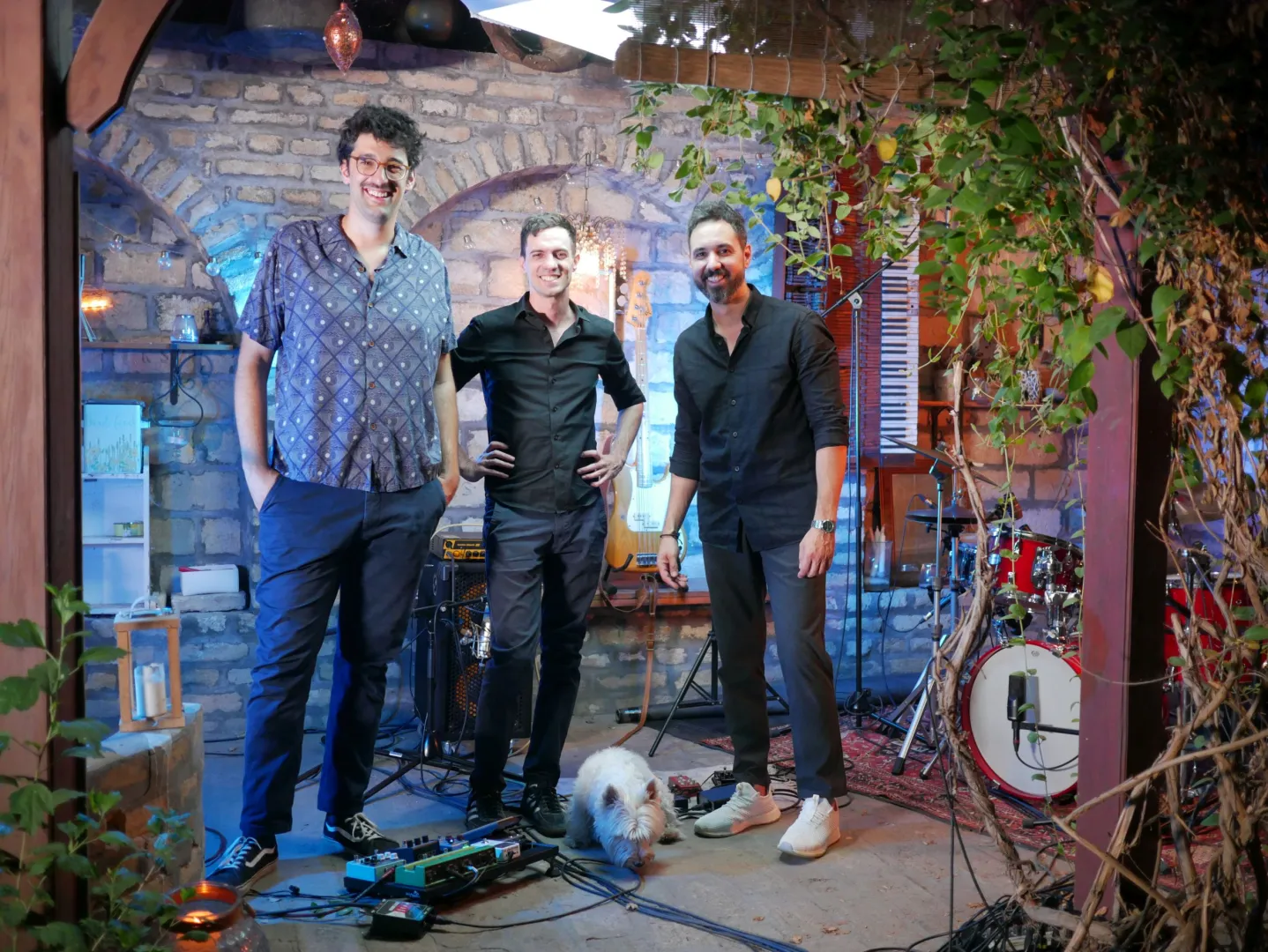 Mer egyszerű, nyers és direkt lenni – itt a HIDAK Trio új live sessionje Bajáról